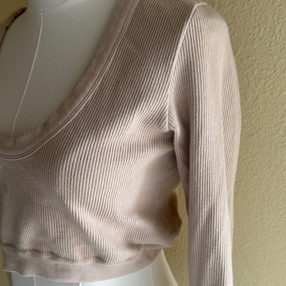 ALO Yoga Seamless Ribbed Long Sleeve Crop Top - Picture 4 of 8